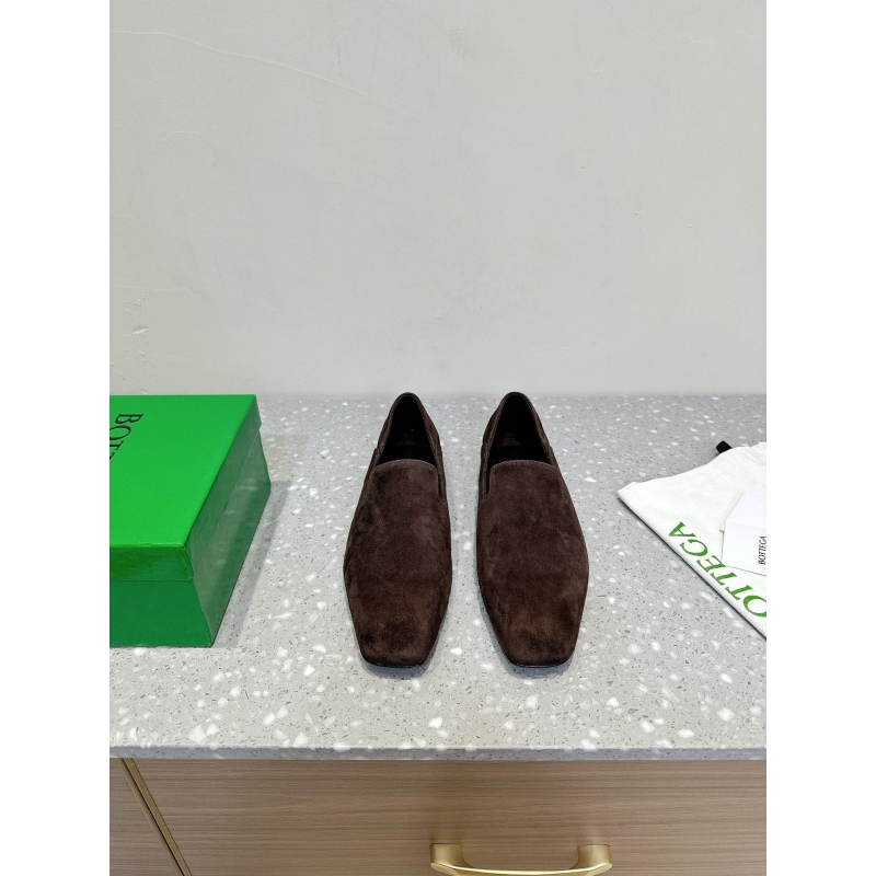 bo*te*ga Ve*ne*ta leather shoes